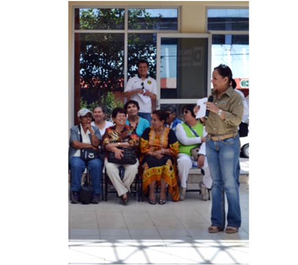 La titular de Sedeso, Geraldina García Gordillo, también recorrió las instalaciones del Centro Gerontológico de Tepeapulco. 