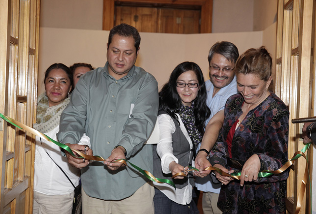 Durante el corte de listón.