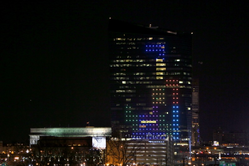 El clásico juego de video Tetris en el edificio de 29 pisos Cira Centre en Filiadelfia.