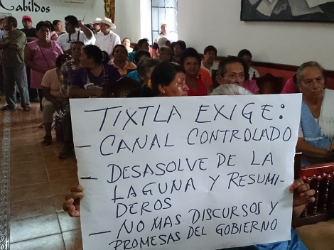Damnificados de las tormentas 'Manuel' e 'Ingrid' se reunieron con el alcalde de la demarcación Gustavo Alcaraz Abarca.