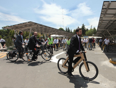 El jefe delegacional en Miguel Hidalgo, Víctor Hugo Romo, puso en marcha la Primera BiciescuelaMH en esa demarcación.