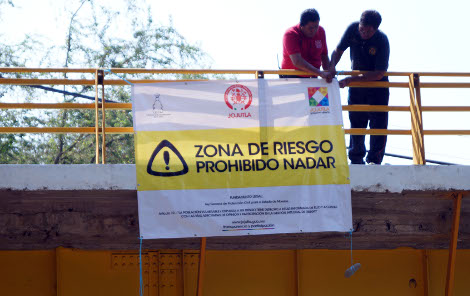 Las autoridades colocaron un letrero de prohibición,