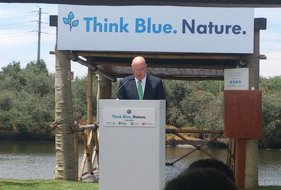 El titular de Semarnat asistió a la presentación del programa Think Blue Nature.