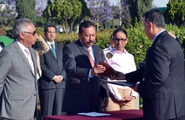 Durante la entrega de la reacreditación.  
