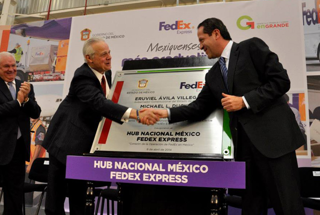 Eruviel Ávila en la inauguración del Centro Logístico de FedEx