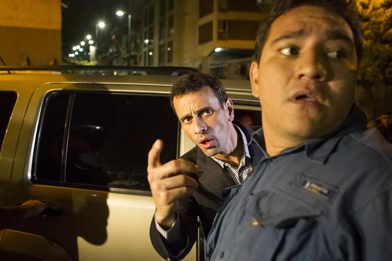 El líder opositor, Henrique Capriles, que hoy junto a otros gobernadores opositores con los cancilleres de la Unasur, en Caracas