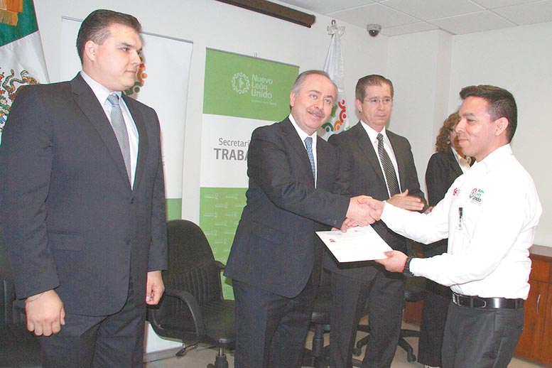 El proyecto busca incrementar la calidad de los servidores públicos.