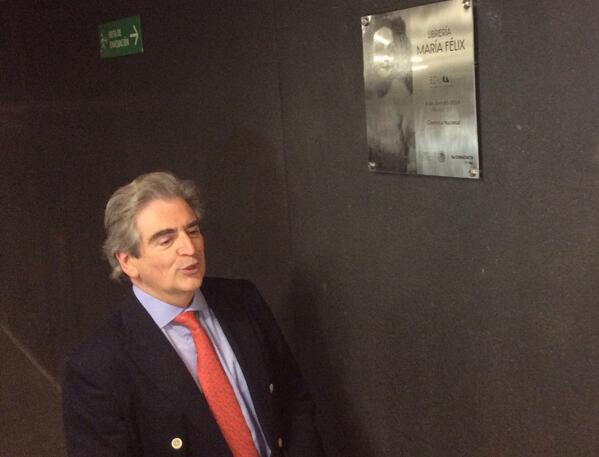 El titular del Conaculta, Rafael Tovar y de Teresa, inauguró esta noche la librería que llevará el nombre de "La Doña".
