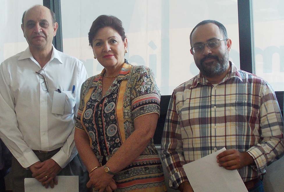 Al centro, la directora de la Escuela de Derecho, Yanis Mayela Murillo Varela.