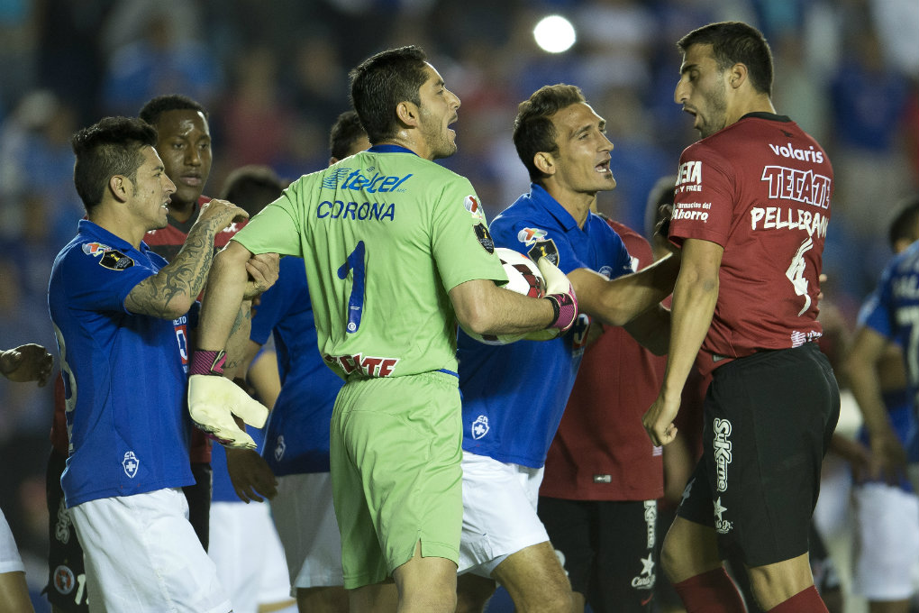 Corona se encaró, además, con Pellerano 