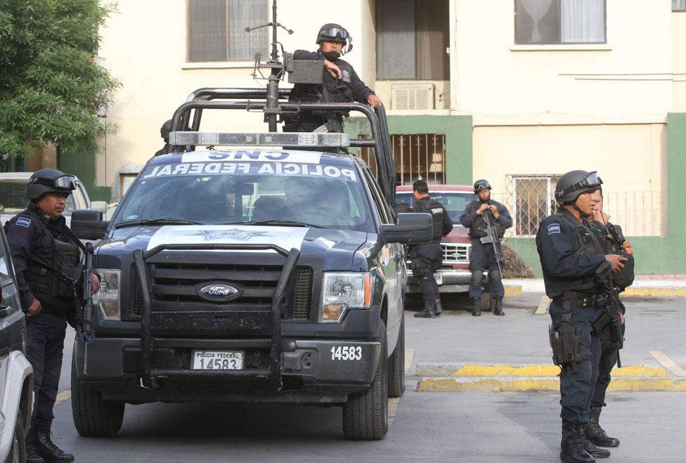 Elementos de Policía Federal se encuentran acordonando la zona.