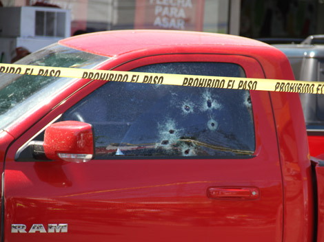 Los investigadores recolectaron huellas dactilares en la escena del crimen.