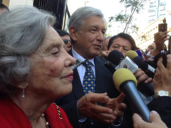 Andrés Manuel López Obrador con Elena Poniatowska.