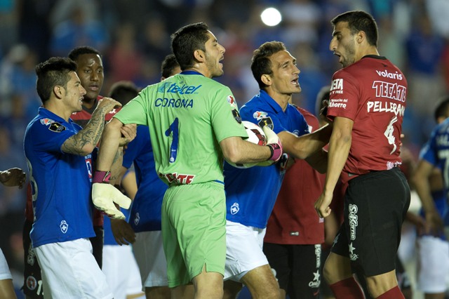 Jesús Corona en pleito frente a Xolos