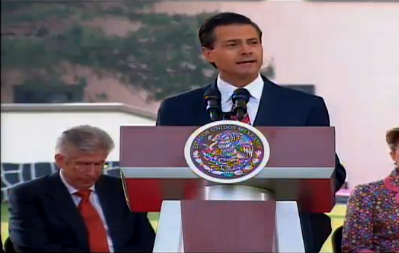 El presidente Enrique Peña Nieto durante la recepción oficial de François Hollande en Campo Marte.