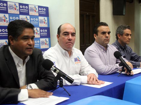 Alfredo Pérez Bernal, dirigente del PAN, y diputados federales se quejaron de que los recursos federales para la Línea 3 y Monterrey VI no han llegado