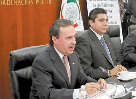 “Registro que no cumpla la palabra”, dijo el priista Emilio Gamboa al panista Jorge Luis Preciado. 