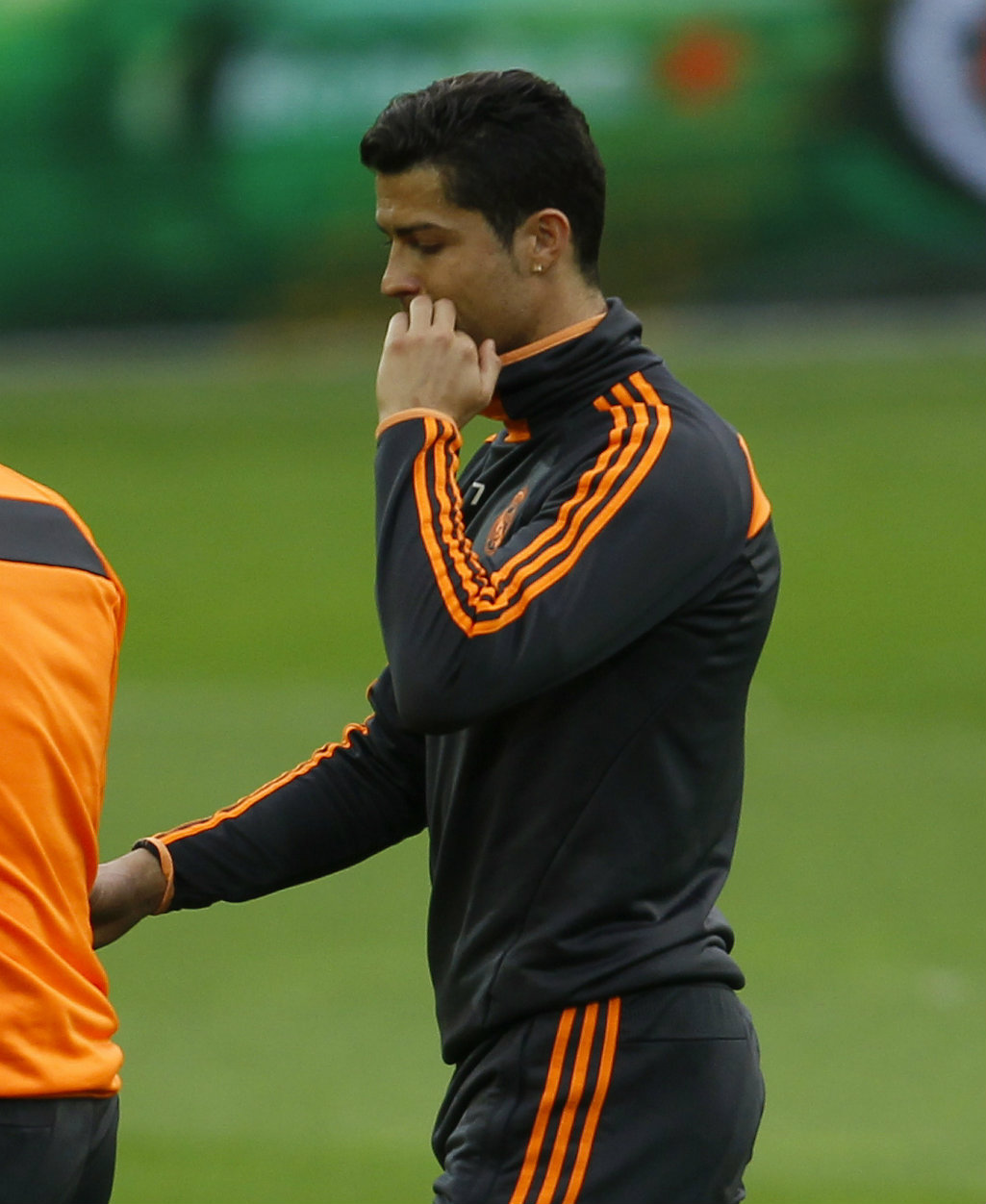 Ronaldo dejando el entrenamiento en Dortmund 