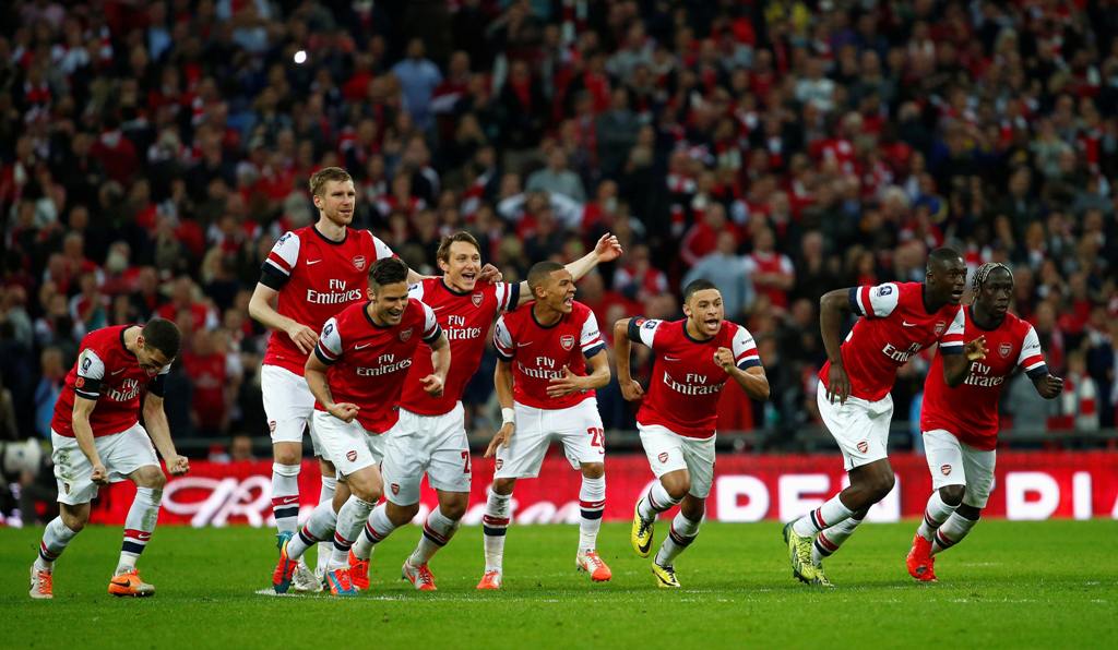 Arsenal festeja en la tanda de penales