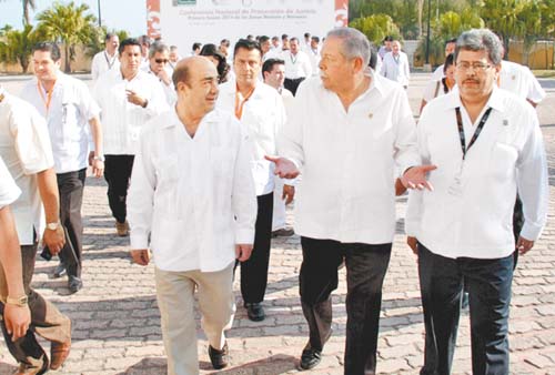 Jesús Murillo Karam y Egidio Torre Cantú en Ciudad Madero.