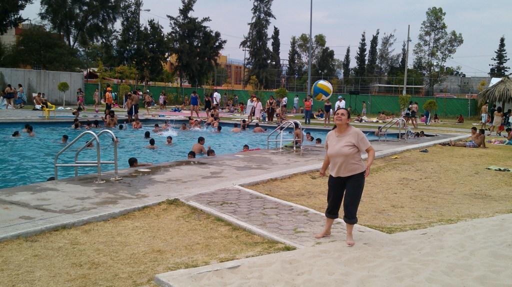 En la alberca 'Bicentenario', los vecinos de la GAM que se quedarán en la ciudad durante Semana Santa podrán disfrutar de un chapuzón
