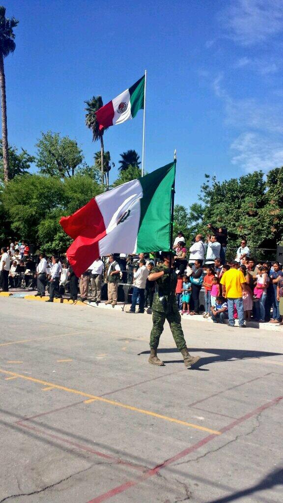 Desfile con más de 600 militares en el centro de San Pedro. 