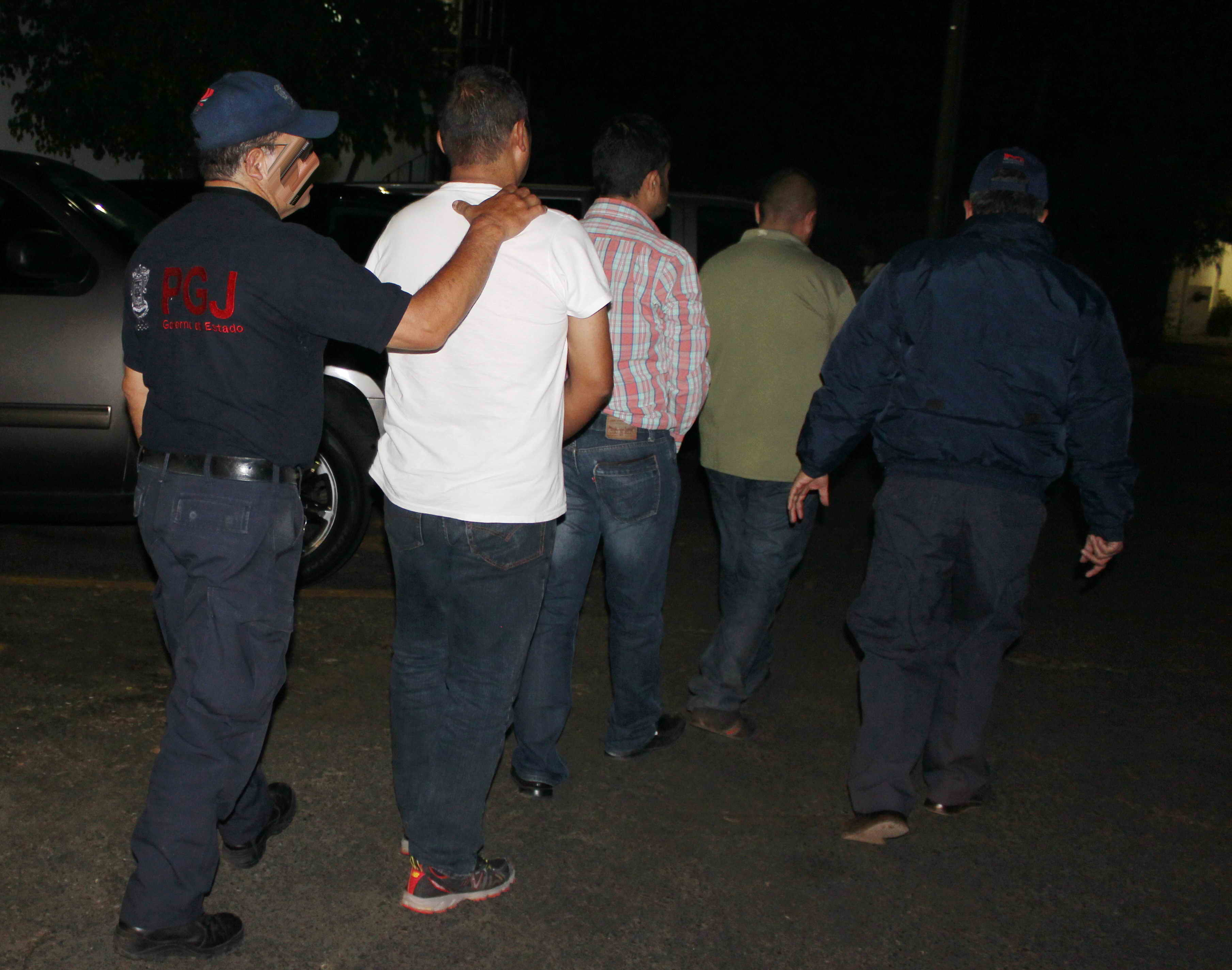 Al momento de marcarles el alto, los tripulantes de la unidad se negaron a acatar las instrucciones de los elementos policiales.