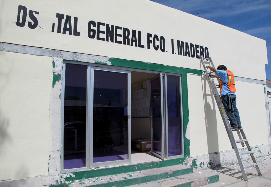 Parte de la remodelación ha sido el retoque con pintura en la fachada e interiores del nosocomio.