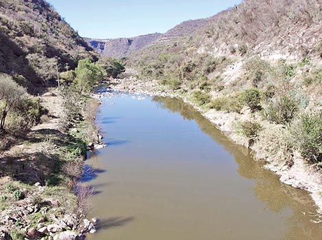Existe un decreto presidencial que habla de las aguas superficiales de la cuenca del río Verde; las presas se construyen con recursos federales.