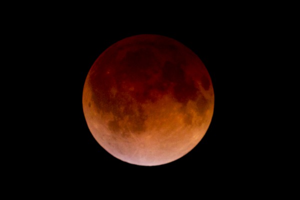 Eclipse lunar del 15 de abril de 2014 visible en todo México.