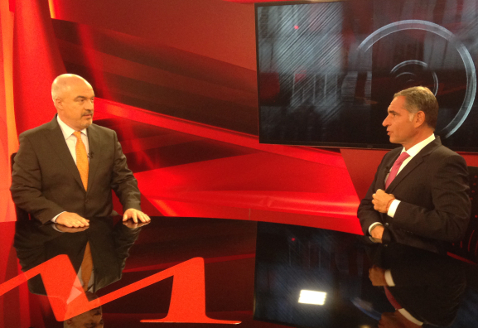 El gobernador de Oaxaca, Gabino Cué, en entrevista con Carlos Puig en MILENIO Televisión.