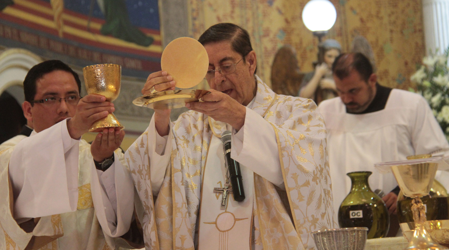 José Luis Dibildox Martínez, obispo de la Diócesis de Tampico, antes de la eucaristía oró y pidió a la comunidad presente orar para que  haya paz en l