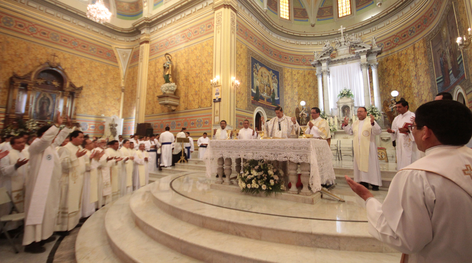Durante la misa crismal el obispo de Tampico hizo una oración especial para que llegue la paz en la zona sur, además de recordar a los 117 sacerdotes,