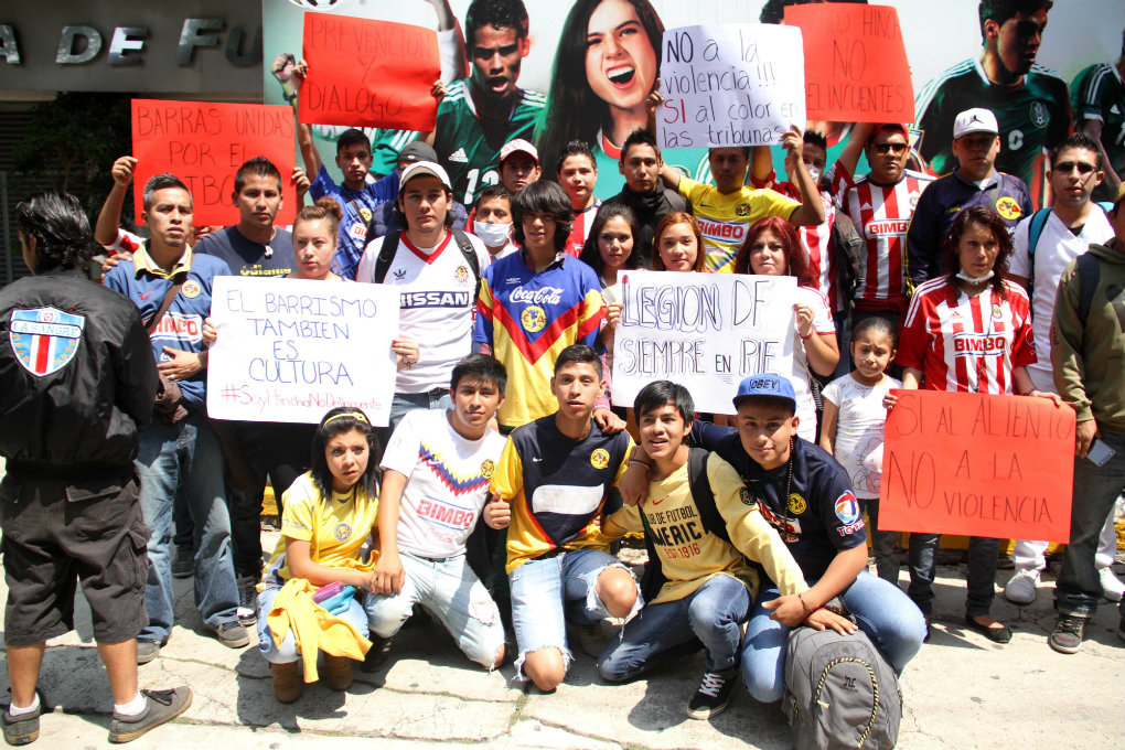Barristas afuera de la FMF