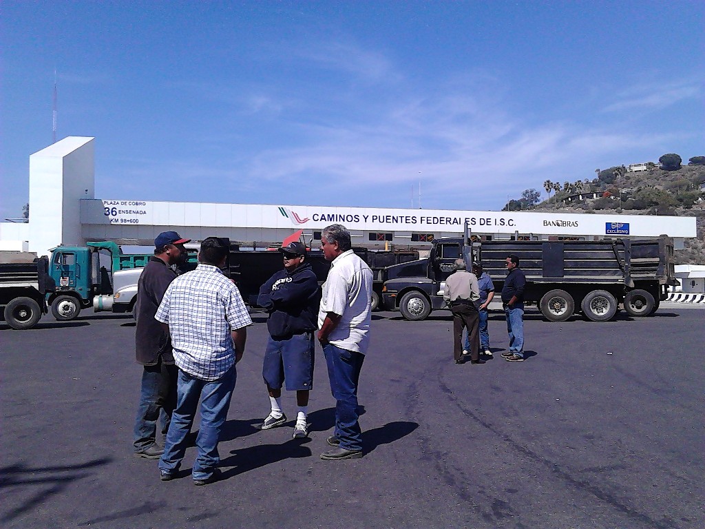 Bloquean por tercera ocasión caseta de San Miguel