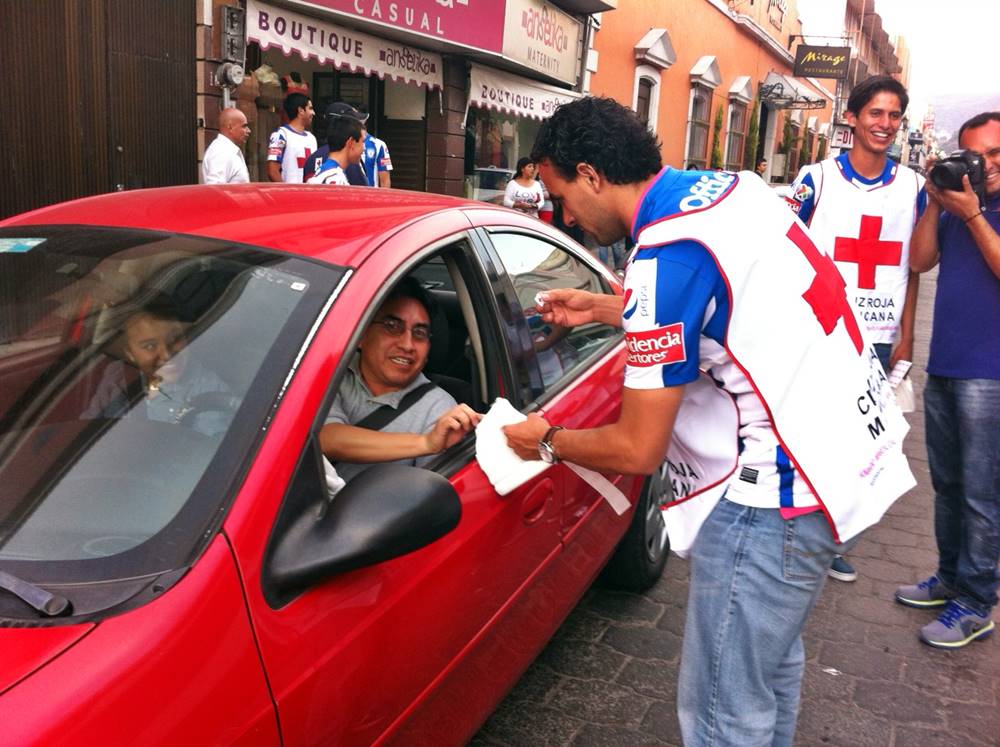 Boteo en apoyo a la Cruz Roja Mexicana.