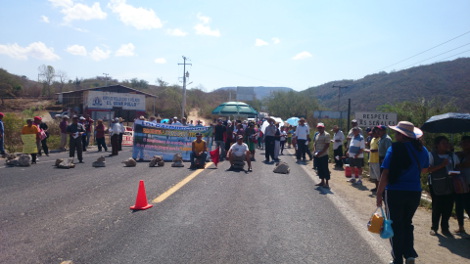 Los damnificados marcharon a Tixtla.