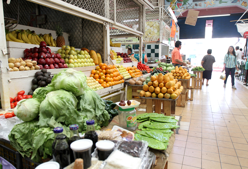 Un deleite el colorido visual y aromático del Mercado Juárez.