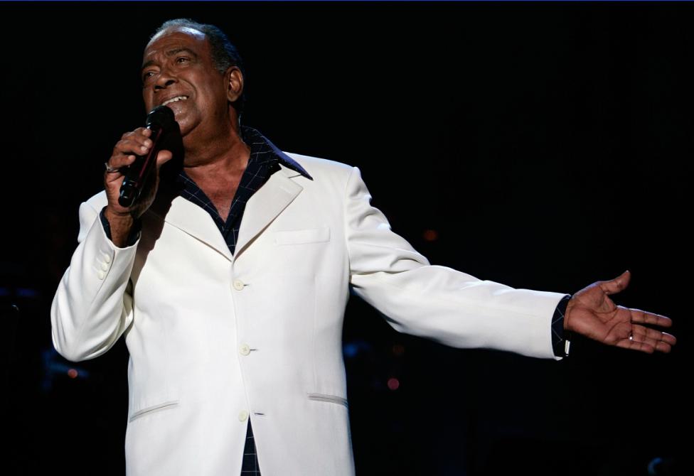 El cantante perdió la vida en un accidente automovilístico.