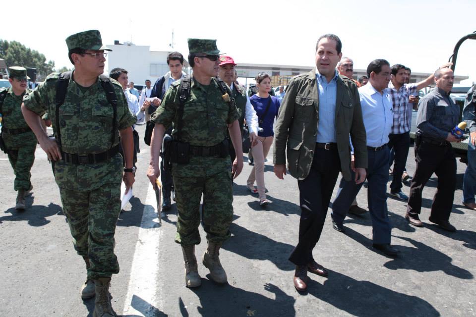 Eruviel Ávila visitó una BOM en compañía del Ejército y la Marina.