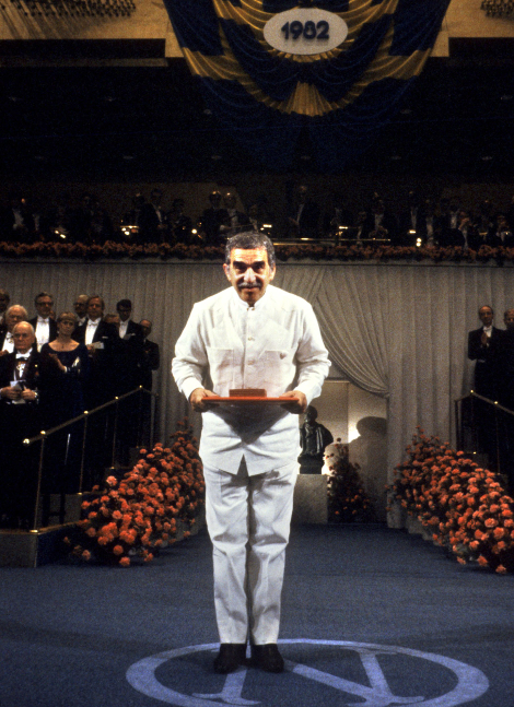 El escrtitor colombiano al recibir el Nobel de Literatura en Estocolmo en diciembre de 1982.