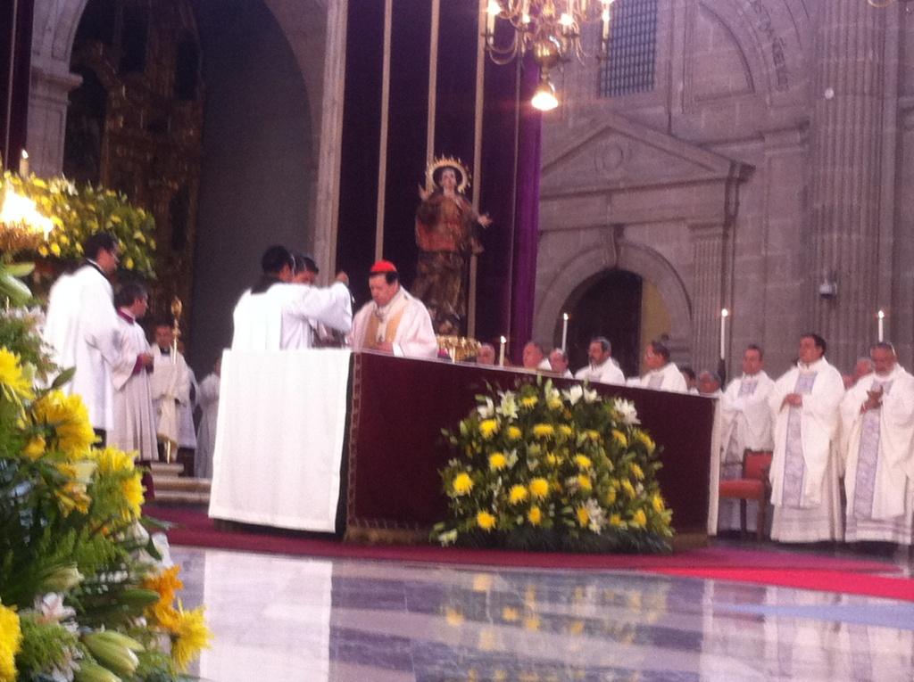 Norbero Rivera, arzobispo primado de México, celebró la misa Crismal como parte de las celebraciones de Semana Santa