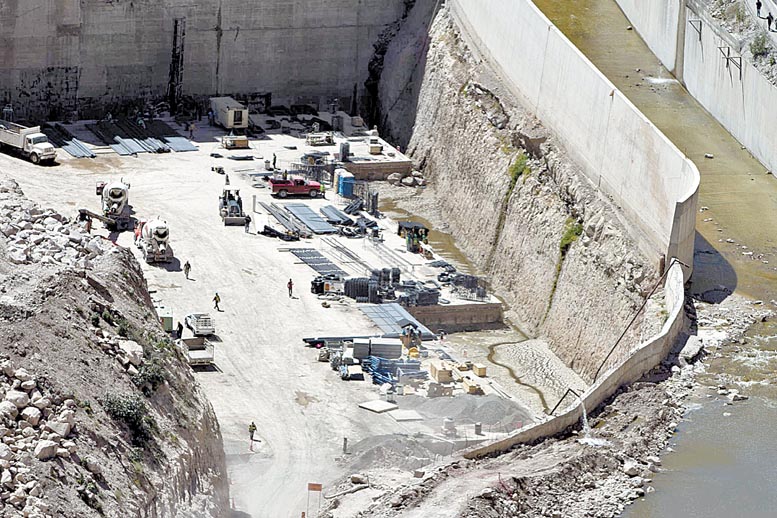 Pese a las protestas, continúa la construcción.