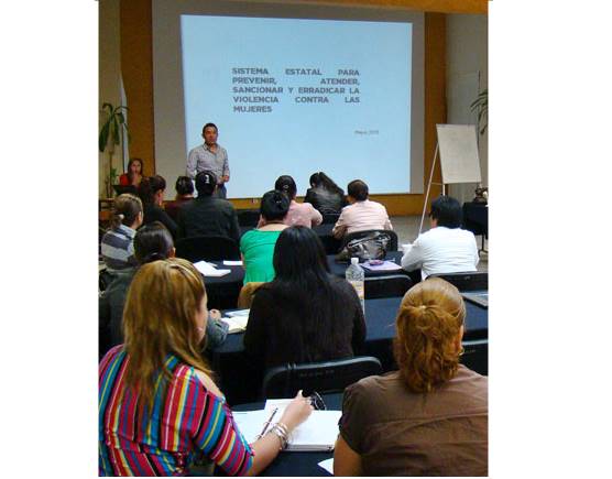 Van a seminarios y diplomados. 