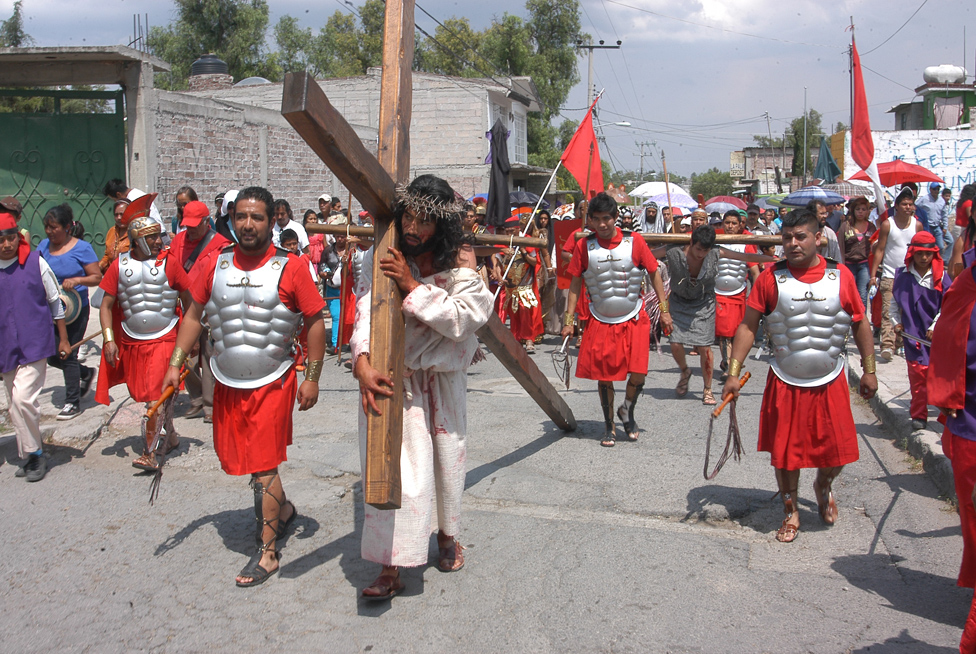 Habitantes de Huepoxtla se unieron como cada año en la pasión de Cristo