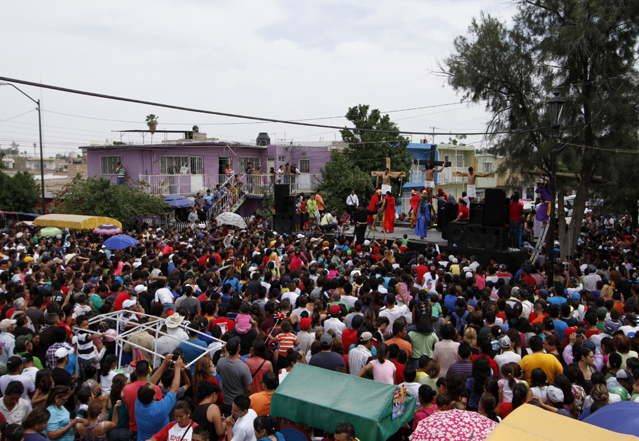 Un gran número de personas salieron a las calles de la colonia gomezpalatina.
