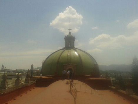 Luego del sismo apareció una grieta en la loza del inmueble del siglo XVI.