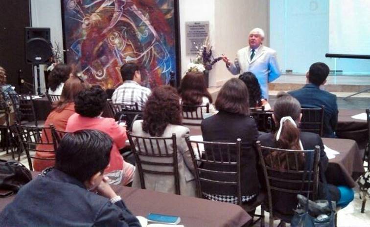 El Defensari Universitario, Noé Chapa Gutiérrez, impartió un taller. 