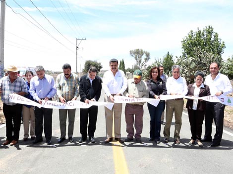 El gobernador entregó obras de infraestructura en Cuautepec de Hinojosa.