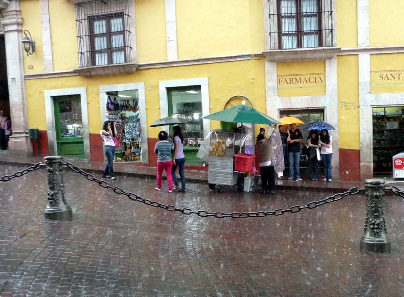 Las lluvias se deben al frente frío número 50.